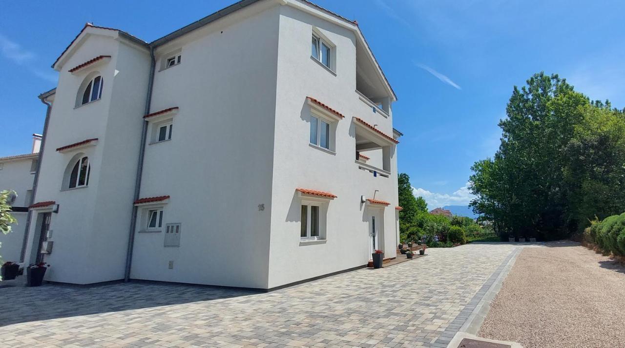 Apartments Matea I Башка Екстер'єр фото