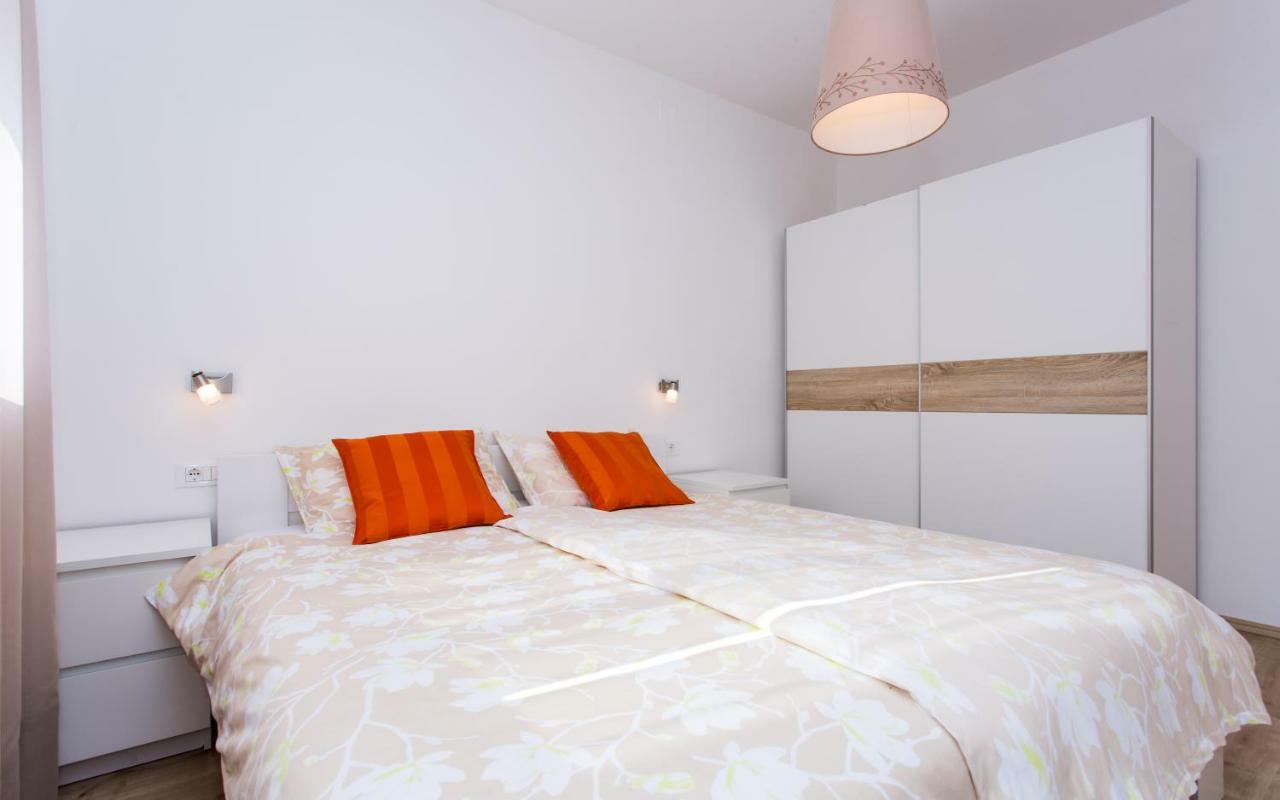 Apartments Matea I Башка Екстер'єр фото