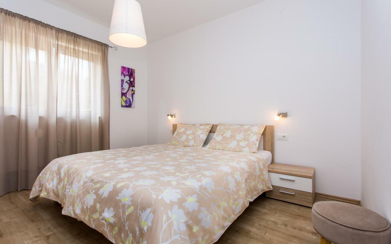 Apartments Matea I Башка Екстер'єр фото